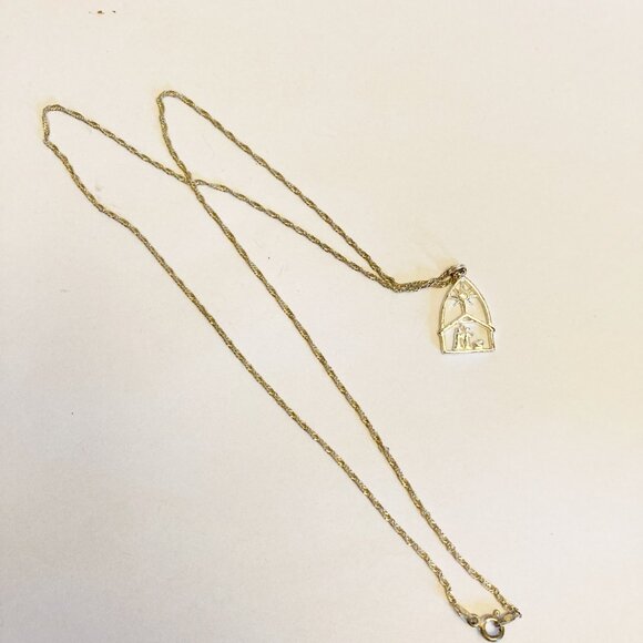 Silver Nativity Necklace on 12" chain featuring Cubic Zirconia star Christmas - Picture 3 of 6